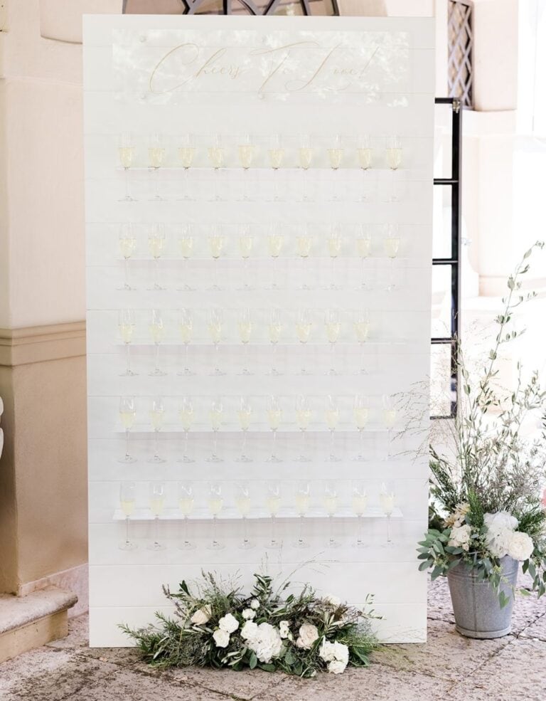 Champagnerempfang als lockerer Start in ein sommerliches Hochzeitswochenende