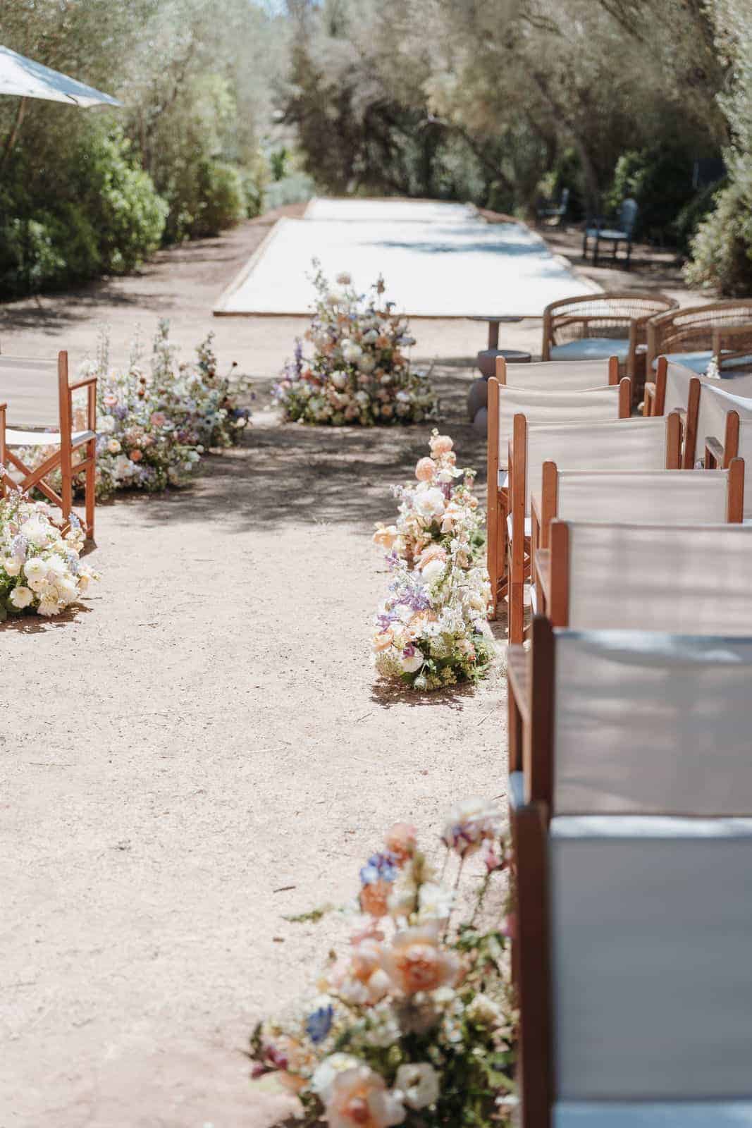 Full-Service Hochzeitsplanung in Düsseldorf, Köln, NRW, deutschlandweit und Europa – freie Trauung unter freiem Himmel mit natürlicher floraler Gestaltung