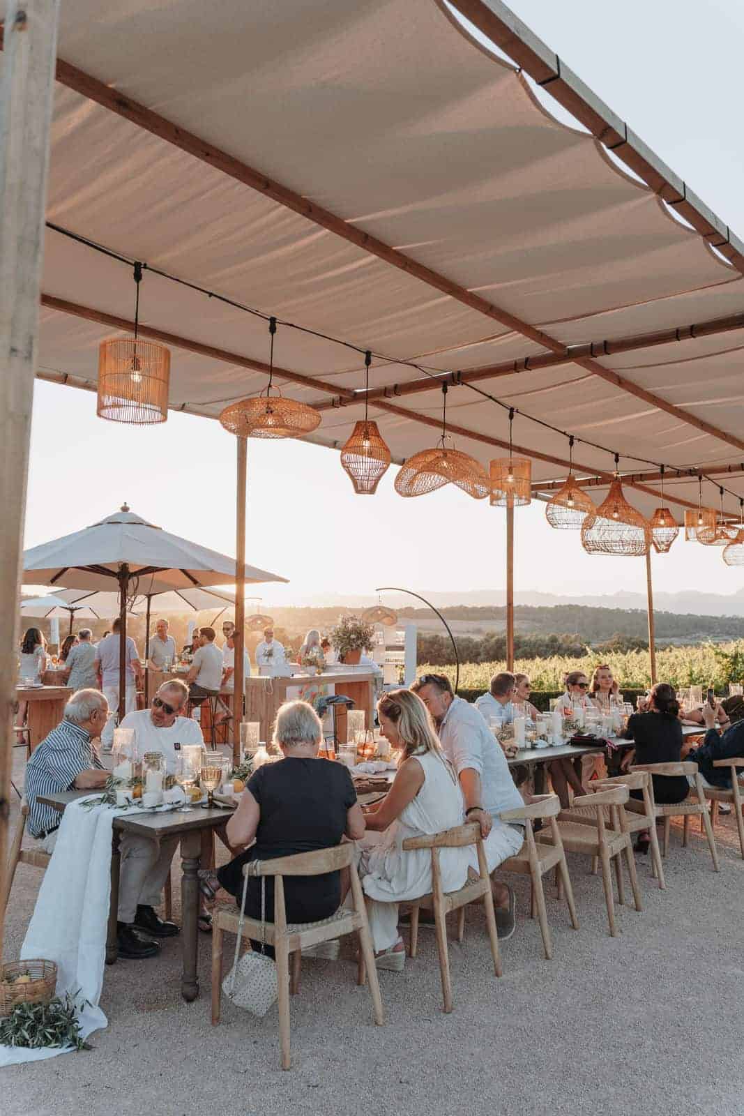 Outdoor Dinner einer Luxus Hochzeit – Wedding Planner Hey Happy Day